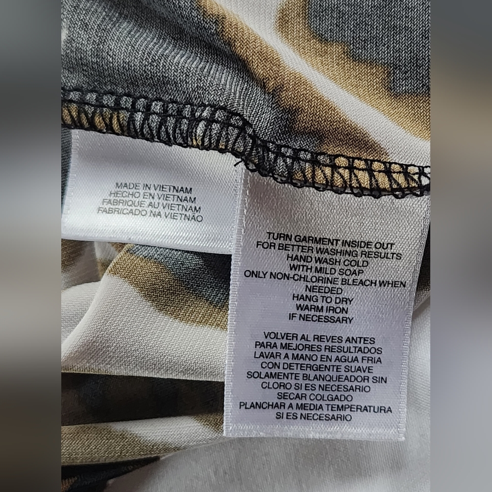 Giraffe/Animal Print Sleeveless Womens Blouse - Picture 9 of 10